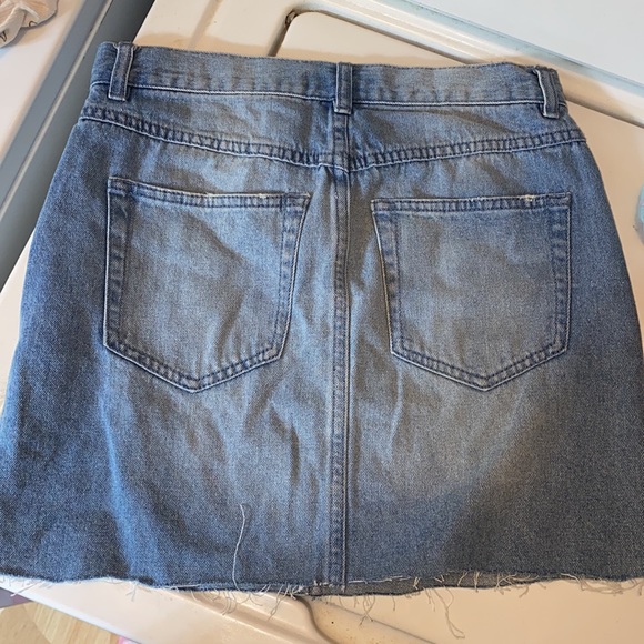 Forever 21 JEANS RIPPED SKIRT - Picture 3 of 3